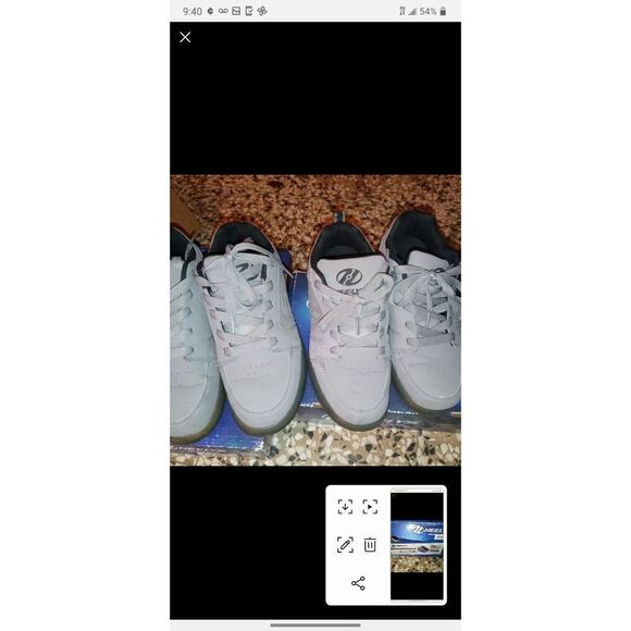 One pair of Heelys - Picture 8 of 8